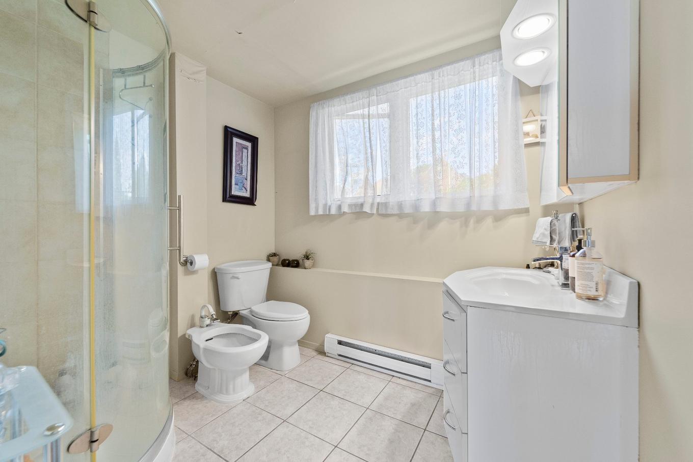 Bathroom - 7212 Boul. Lévesque E., Laval (Duvernay), QC - Indoor Photo Showing Bathroom