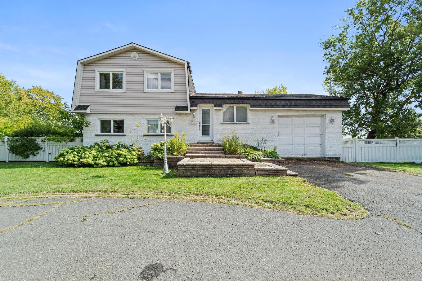 Frontage - 7212 Boul. Lévesque E., Laval (Duvernay), QC - Outdoor