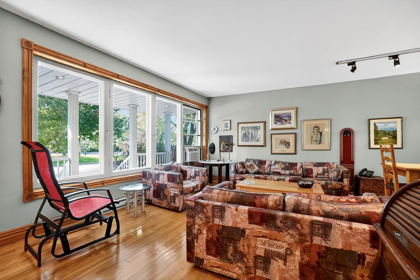 Salon - 105 Av. De Picardie, Saint-Lambert, QC - Indoor Photo Showing Living Room