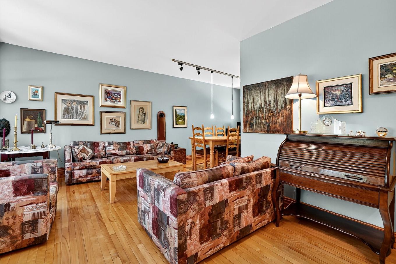 Salon - 105 Av. De Picardie, Saint-Lambert, QC - Indoor Photo Showing Living Room