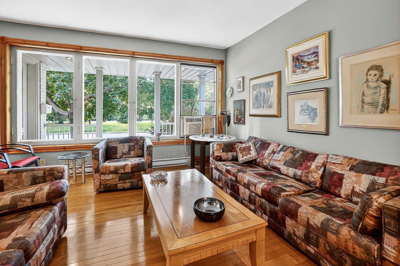 Salon - 105 Av. De Picardie, Saint-Lambert, QC - Indoor Photo Showing Living Room