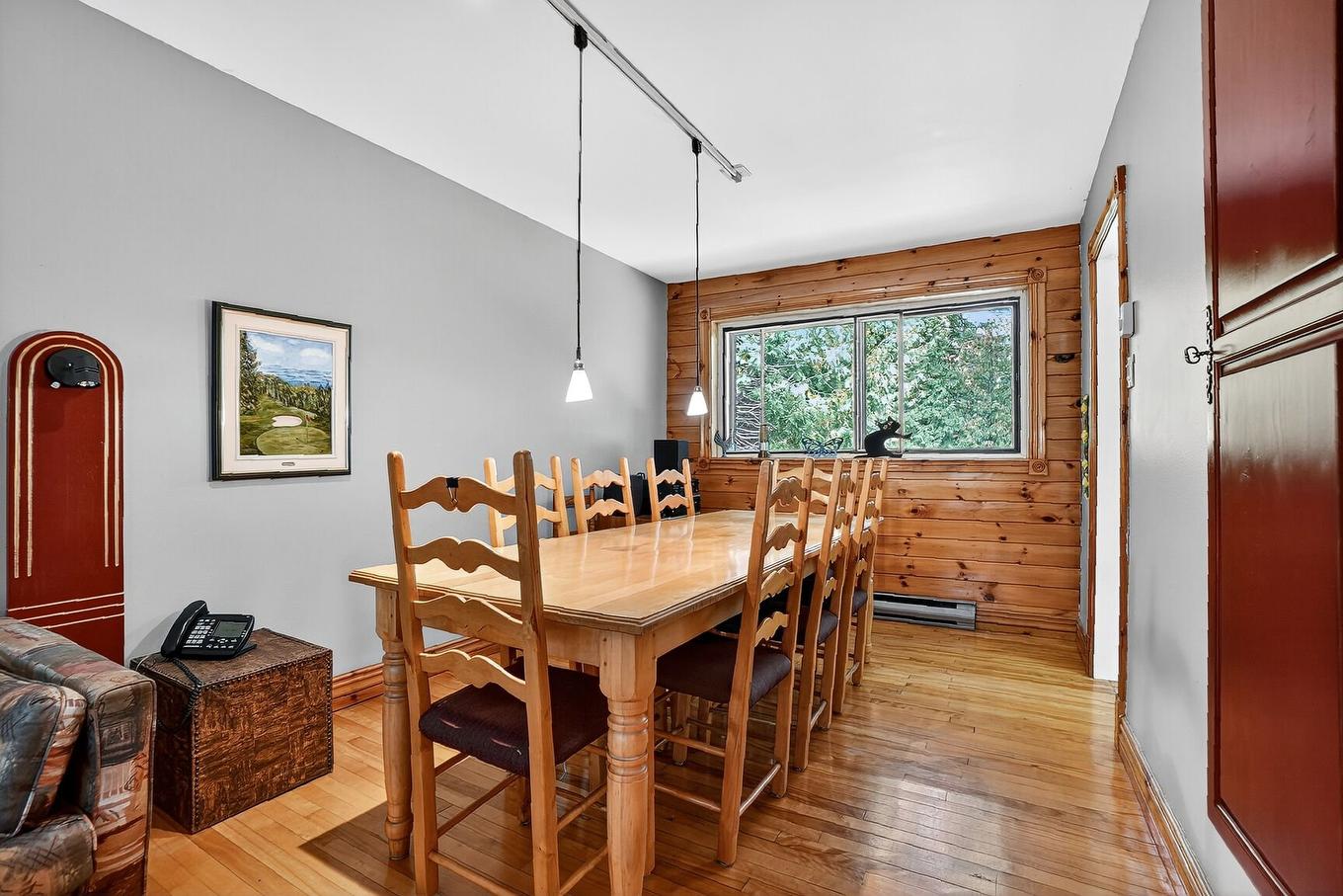 Salle communautaire - 105 Av. De Picardie, Saint-Lambert, QC - Indoor Photo Showing Dining Room