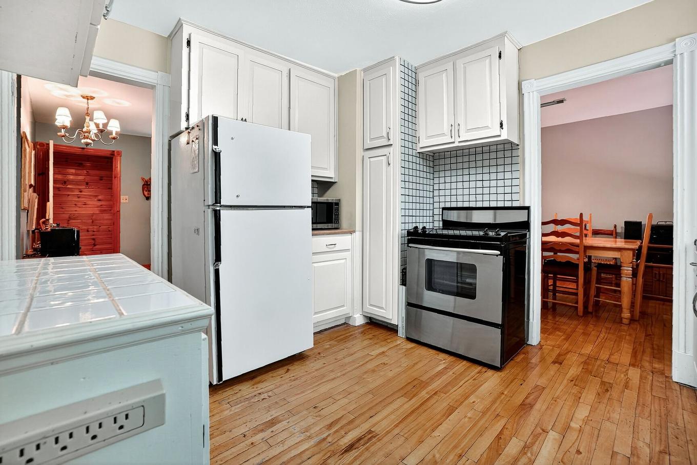 Cuisine - 105 Av. De Picardie, Saint-Lambert, QC - Indoor Photo Showing Kitchen