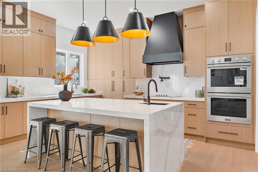 1060 Walton Avenue, Listowel, ON - Indoor Photo Showing Kitchen With Upgraded Kitchen