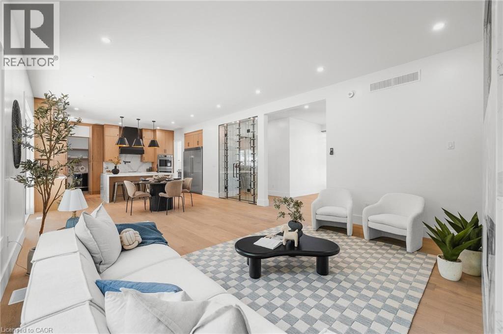 1060 Walton Avenue, Listowel, ON - Indoor Photo Showing Living Room