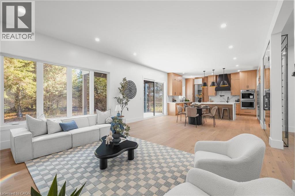 1060 Walton Avenue, Listowel, ON - Indoor Photo Showing Living Room