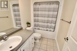 Lovely full bathroom. -