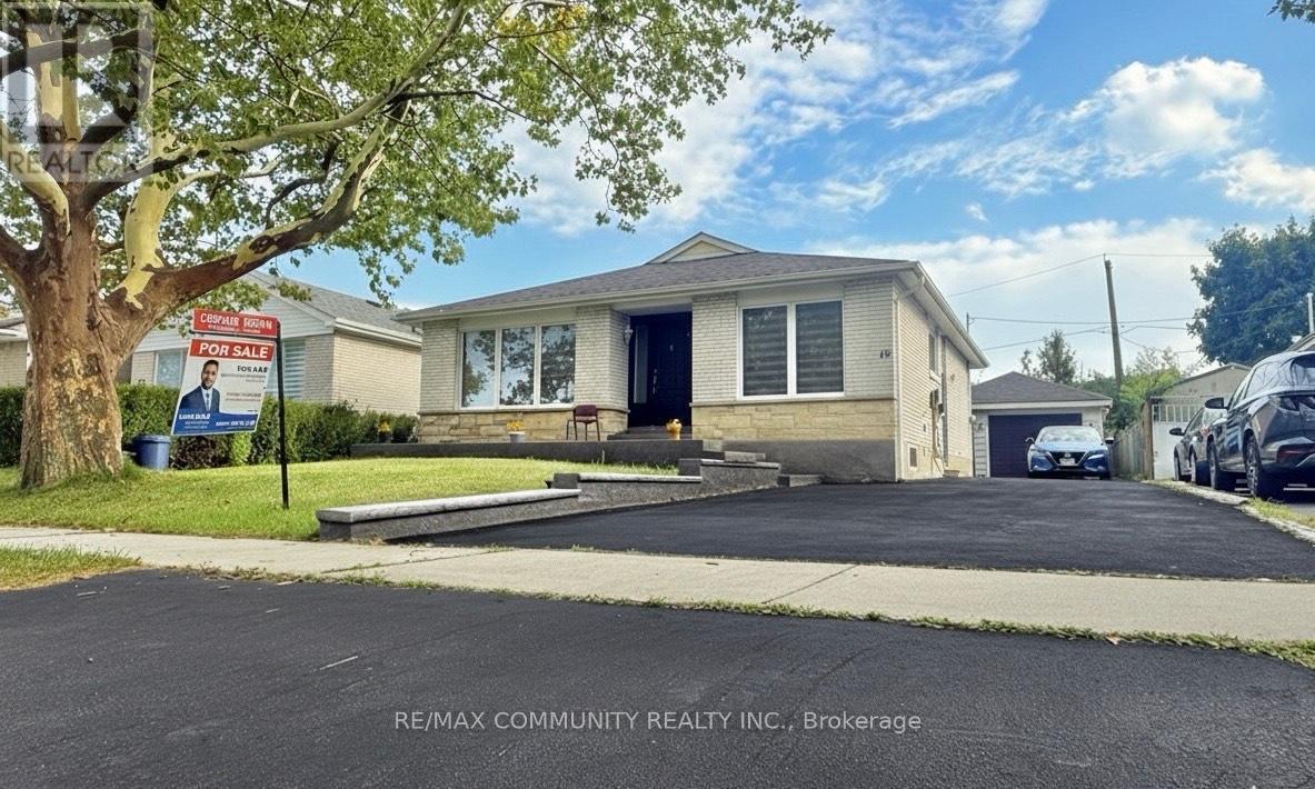 15 Strathavon Drive, Toronto, ON - Outdoor