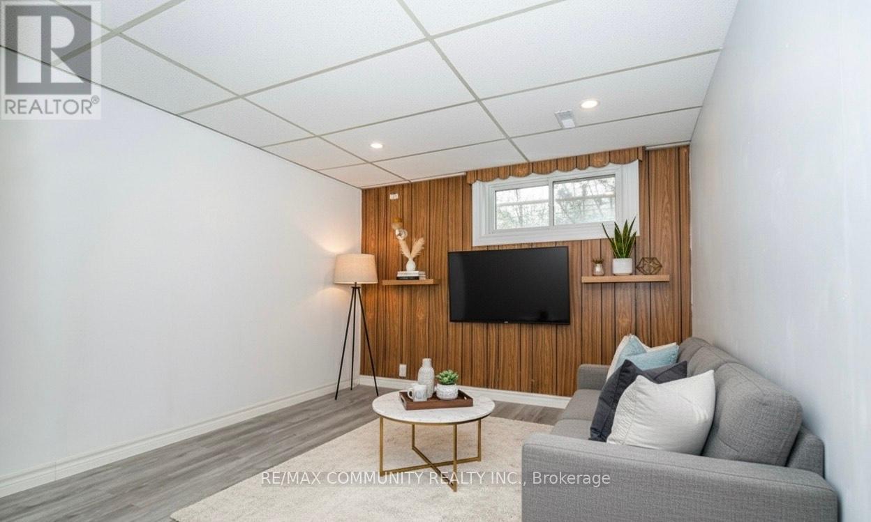 15 Strathavon Drive, Toronto, ON - Indoor