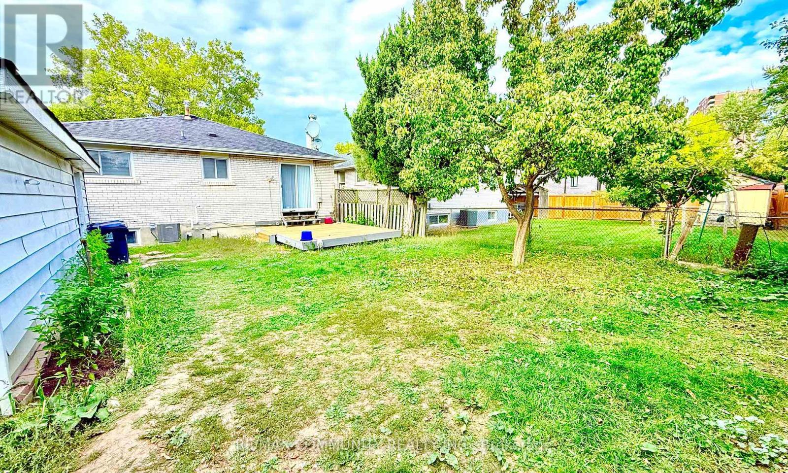 15 Strathavon Drive, Toronto, ON - Outdoor