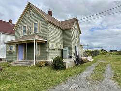 24 Upper Warren Street Louisbourg, NS B1C 1M8