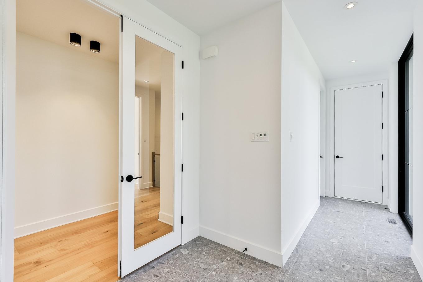 Hall - 52 Ch. De La Rivière, Piedmont, QC - Indoor Photo Showing Other Room