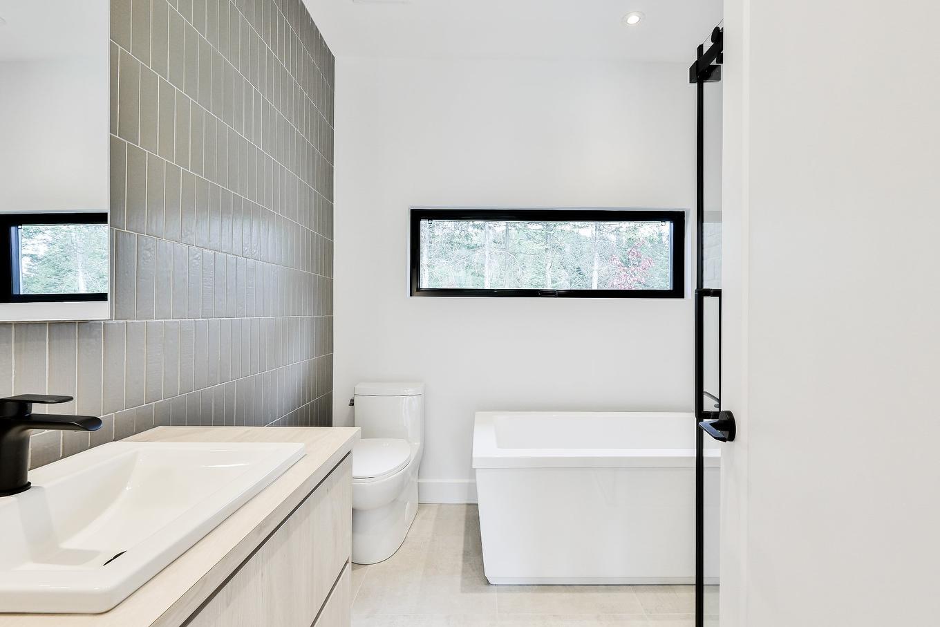 Bathroom - 52 Ch. De La Rivière, Piedmont, QC - Indoor Photo Showing Bathroom