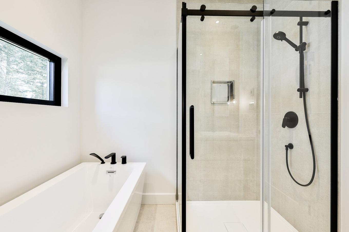 Bathroom - 52 Ch. De La Rivière, Piedmont, QC - Indoor Photo Showing Bathroom