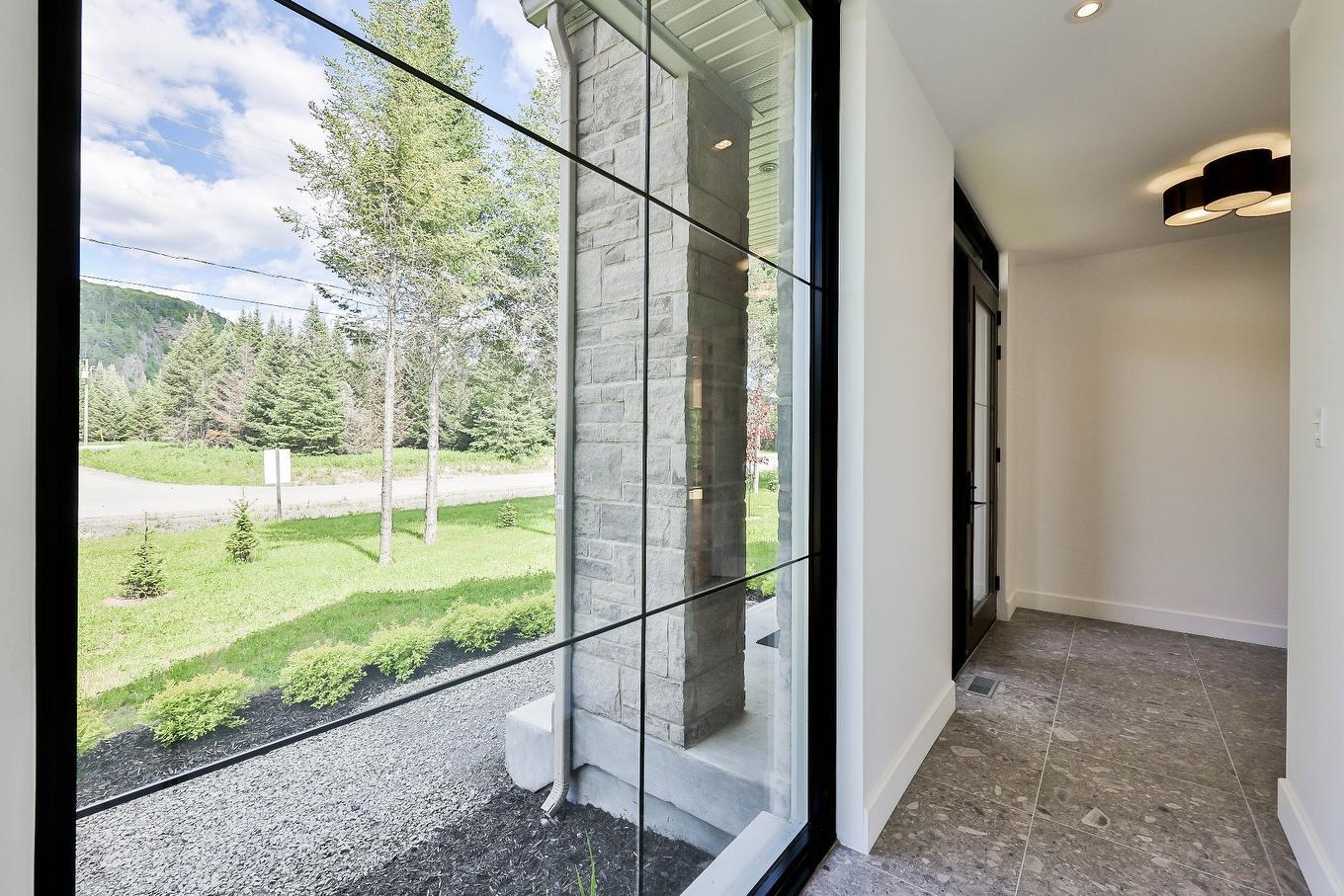 Hall - 52 Ch. De La Rivière, Piedmont, QC - Photo Showing Other Room