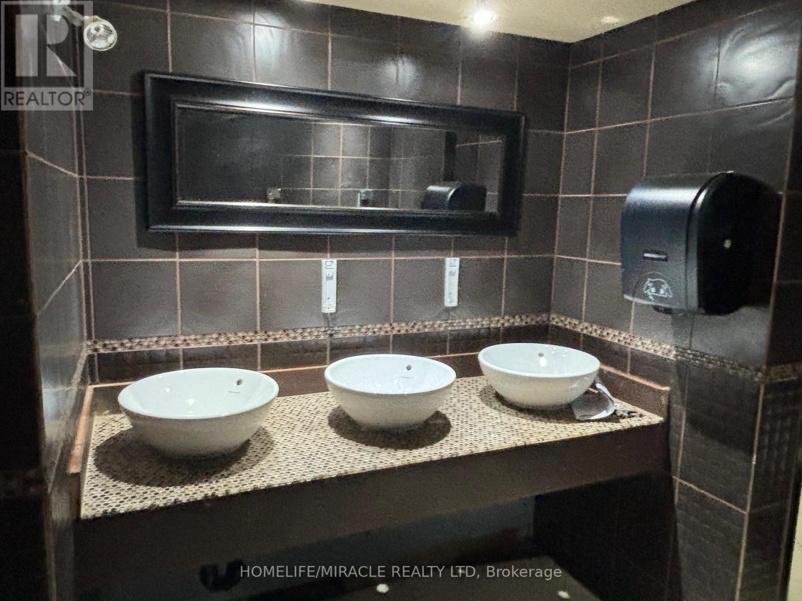 5890 Main Street, Niagara Falls, ON