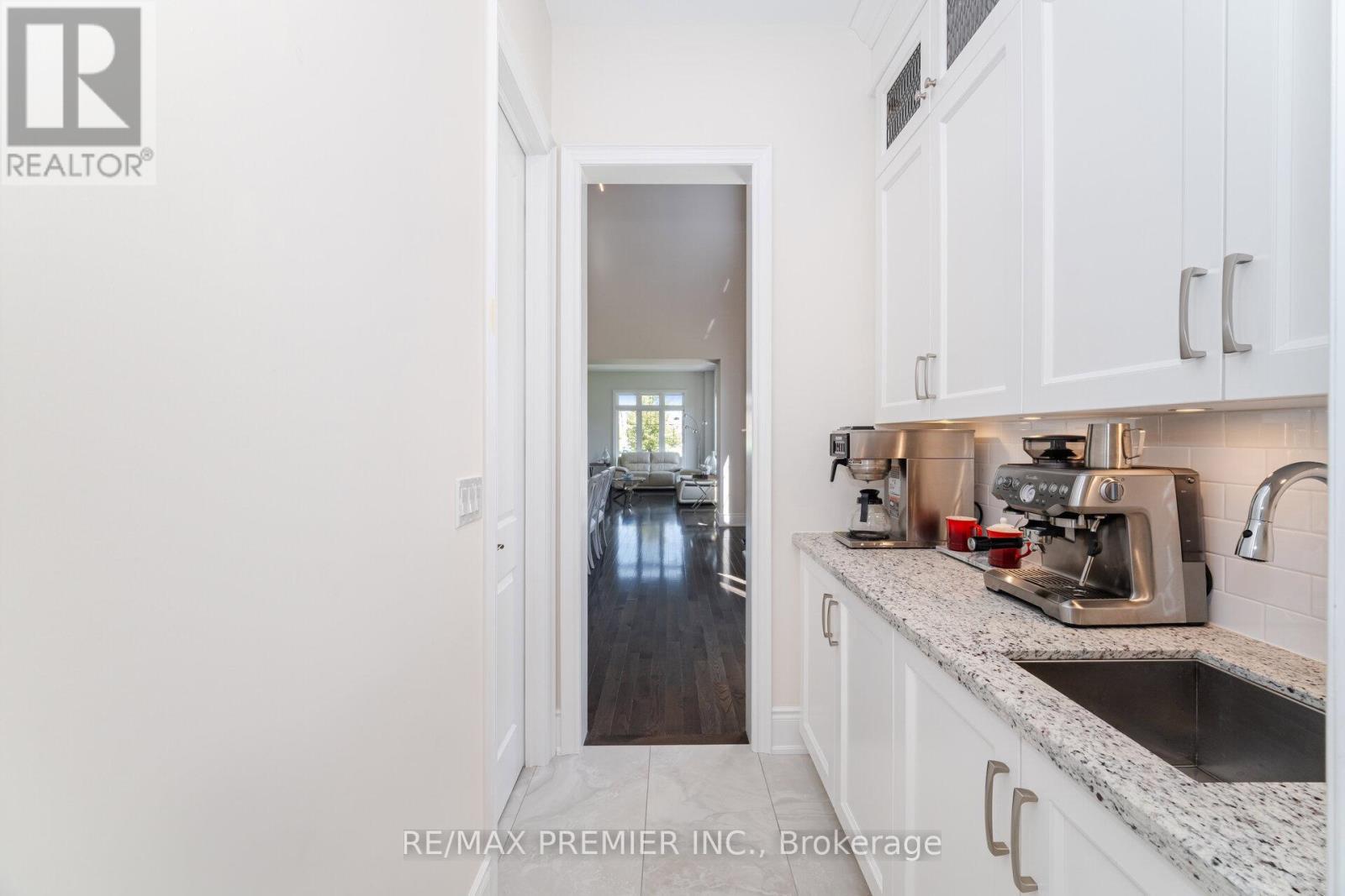 18 Erintown Crescent, Brampton, ON - Indoor Photo Showing Kitchen