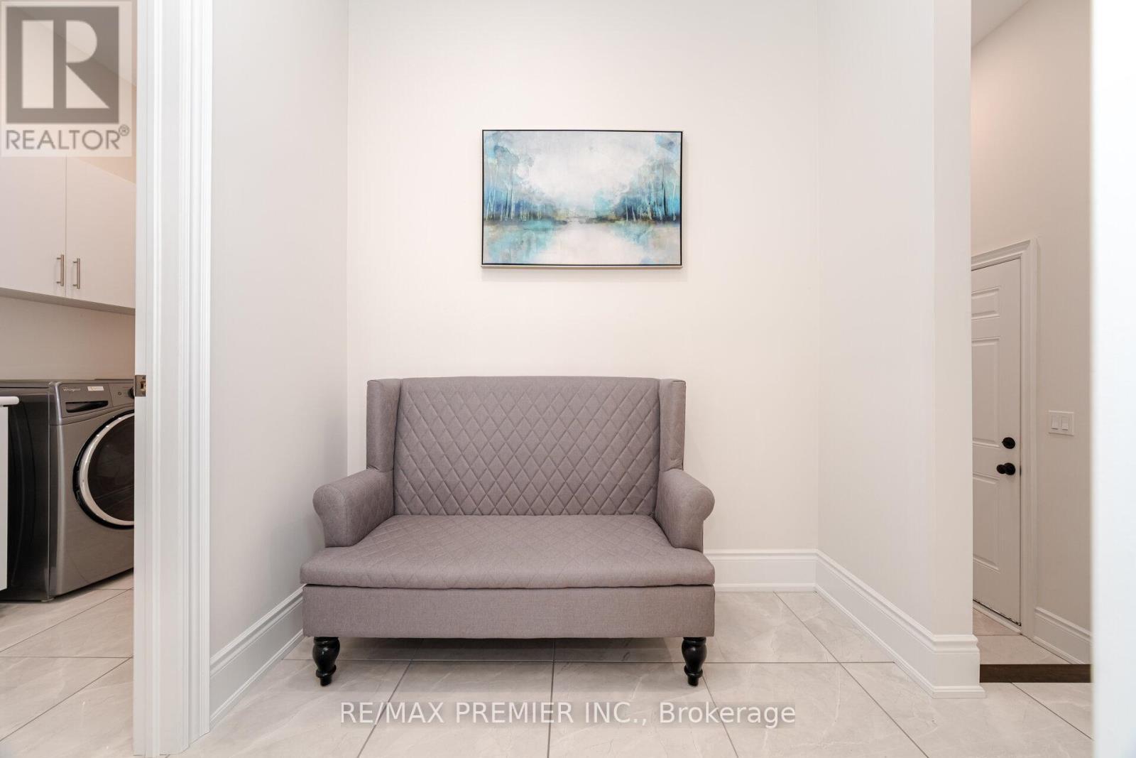 18 Erintown Crescent, Brampton, ON - Indoor Photo Showing Laundry Room