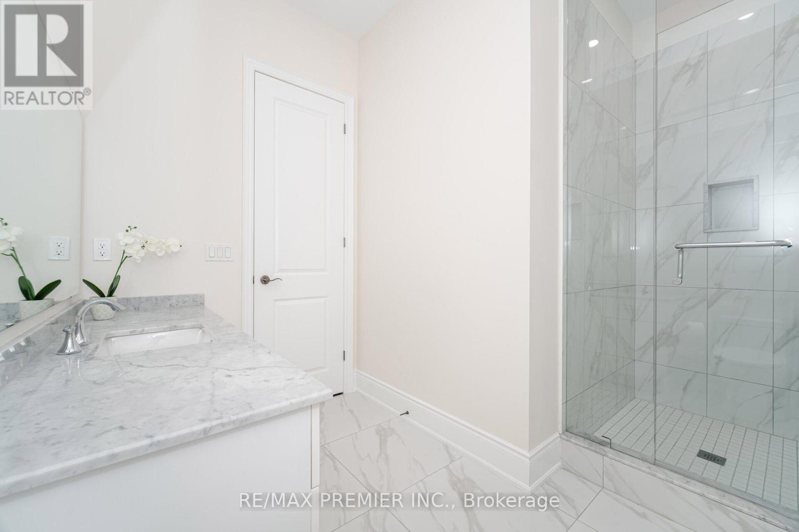 18 Erintown Crescent, Brampton, ON - Indoor Photo Showing Bathroom