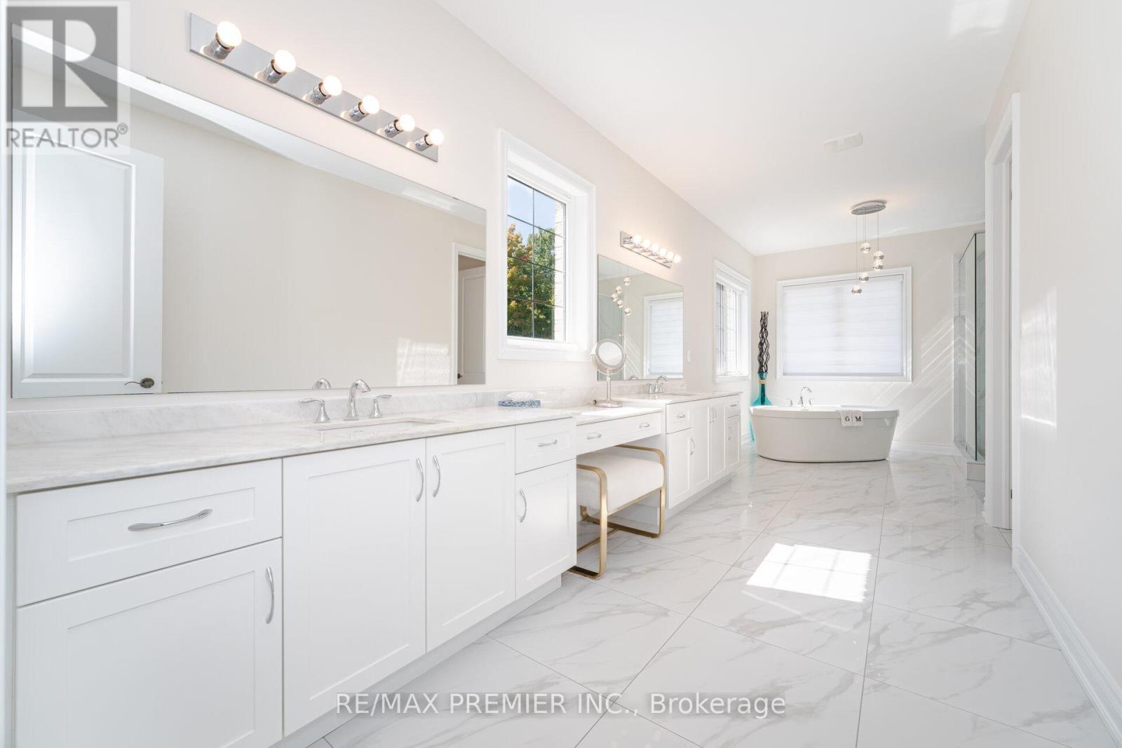 18 Erintown Crescent, Brampton, ON - Indoor Photo Showing Bathroom