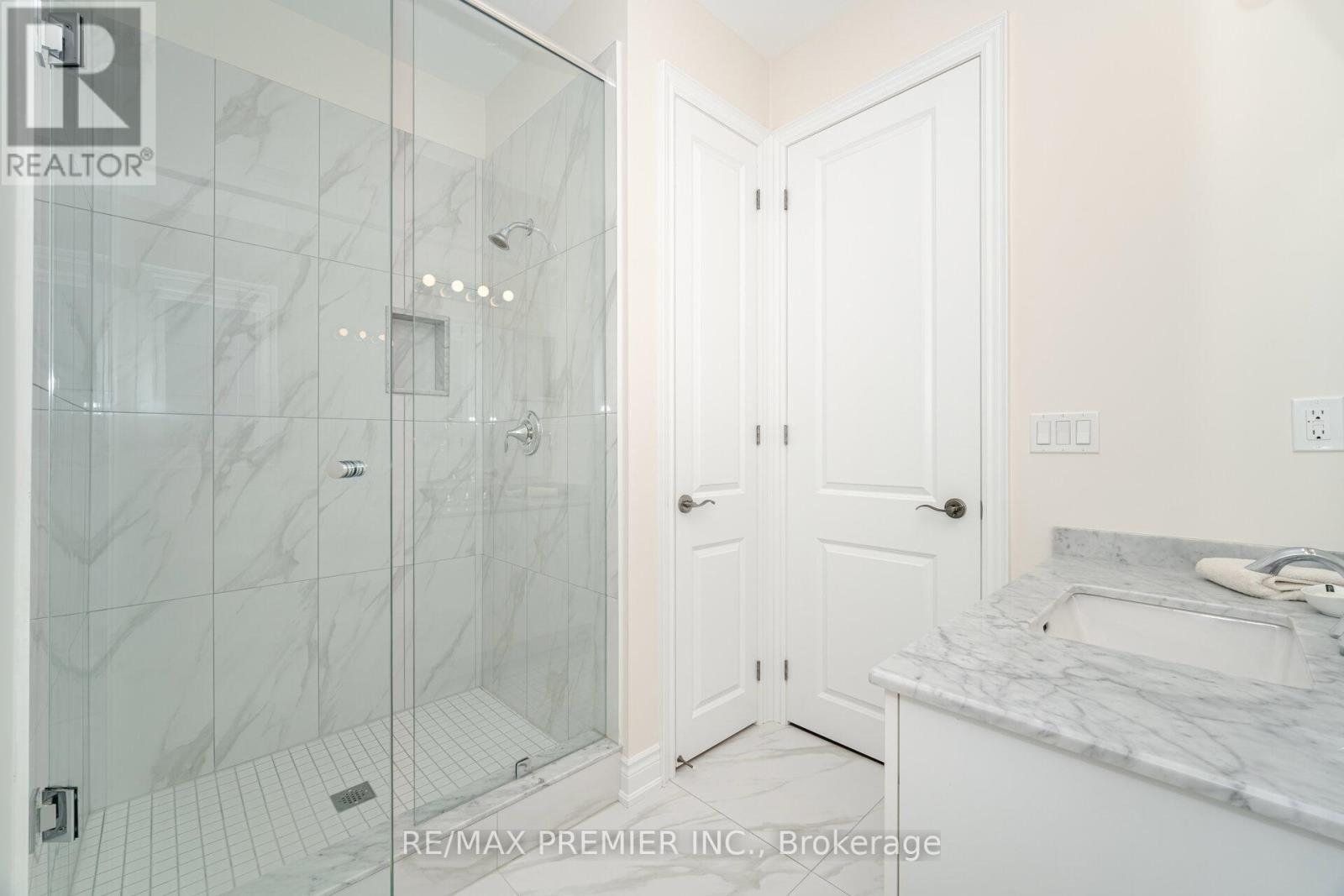 18 Erintown Crescent, Brampton, ON - Indoor Photo Showing Bathroom