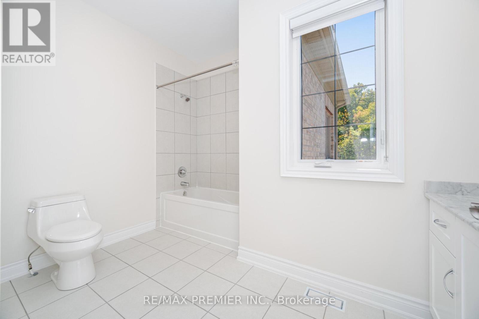 18 Erintown Crescent, Brampton, ON - Indoor Photo Showing Bathroom