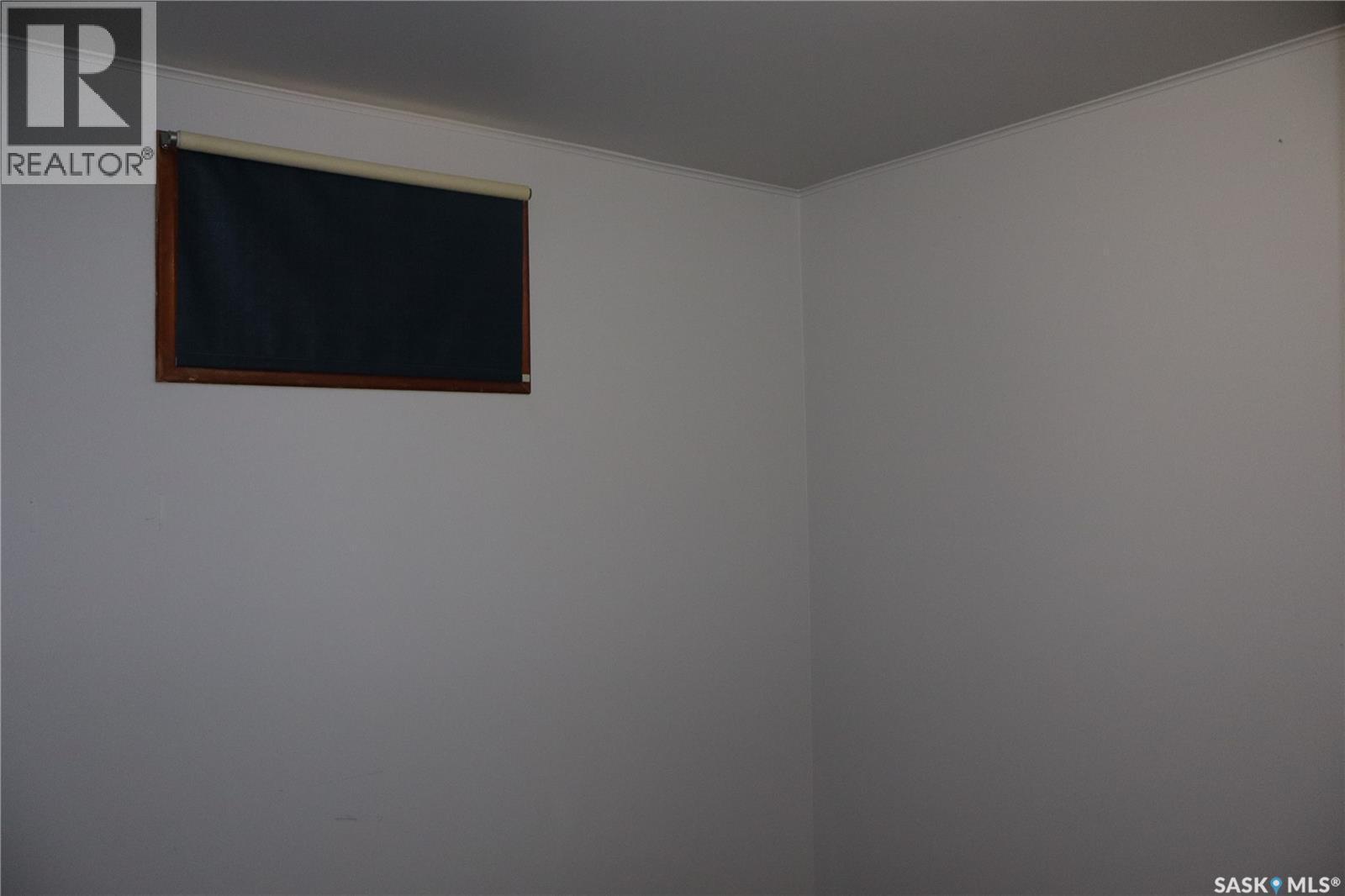 505 3Rd Avenue E, Assiniboia, SK - Indoor Photo Showing Other Room