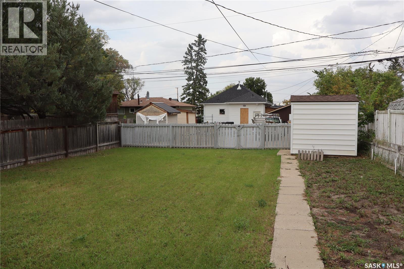 505 3Rd Avenue E, Assiniboia, SK - Outdoor