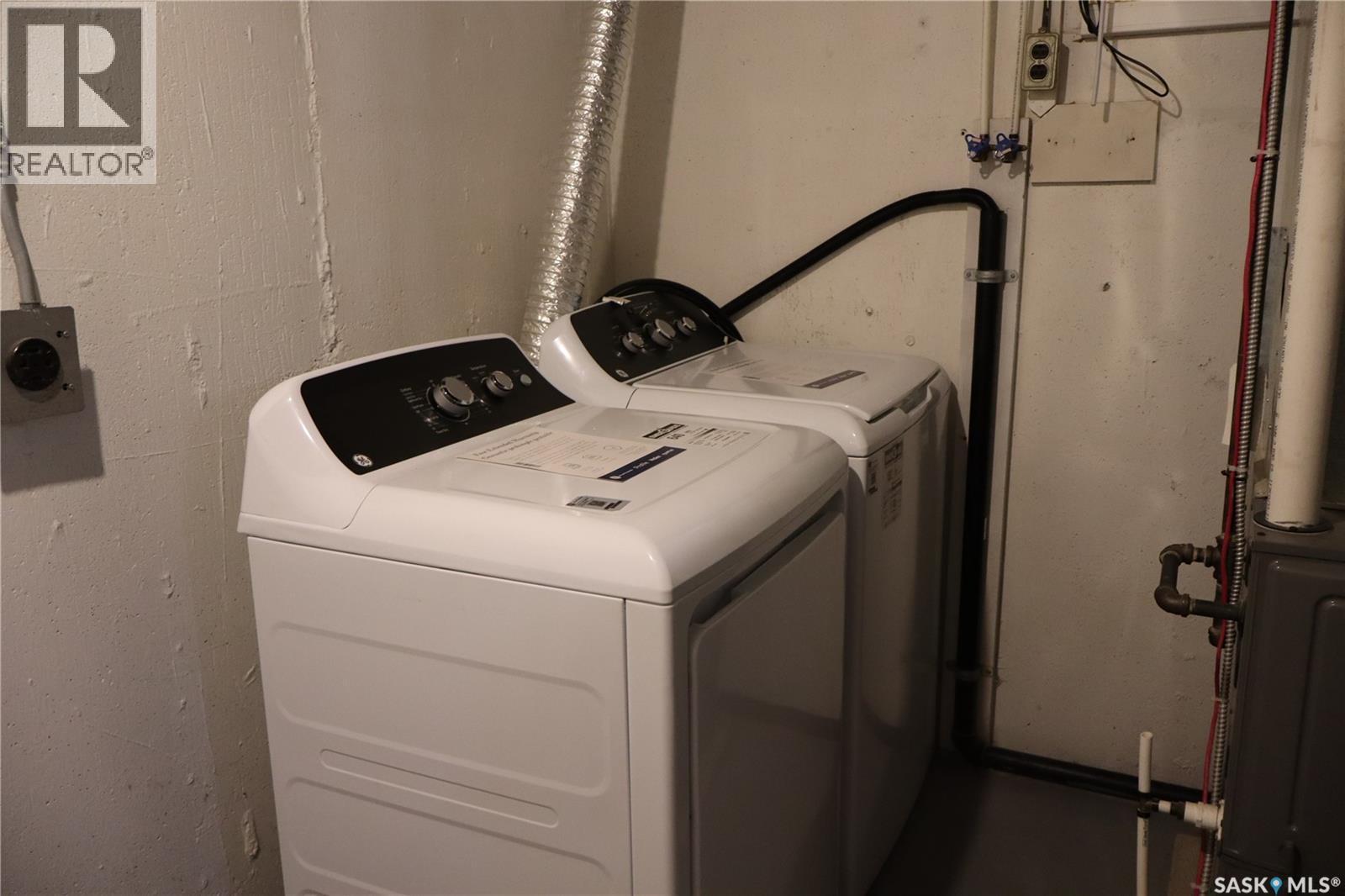 505 3Rd Avenue E, Assiniboia, SK - Indoor Photo Showing Laundry Room