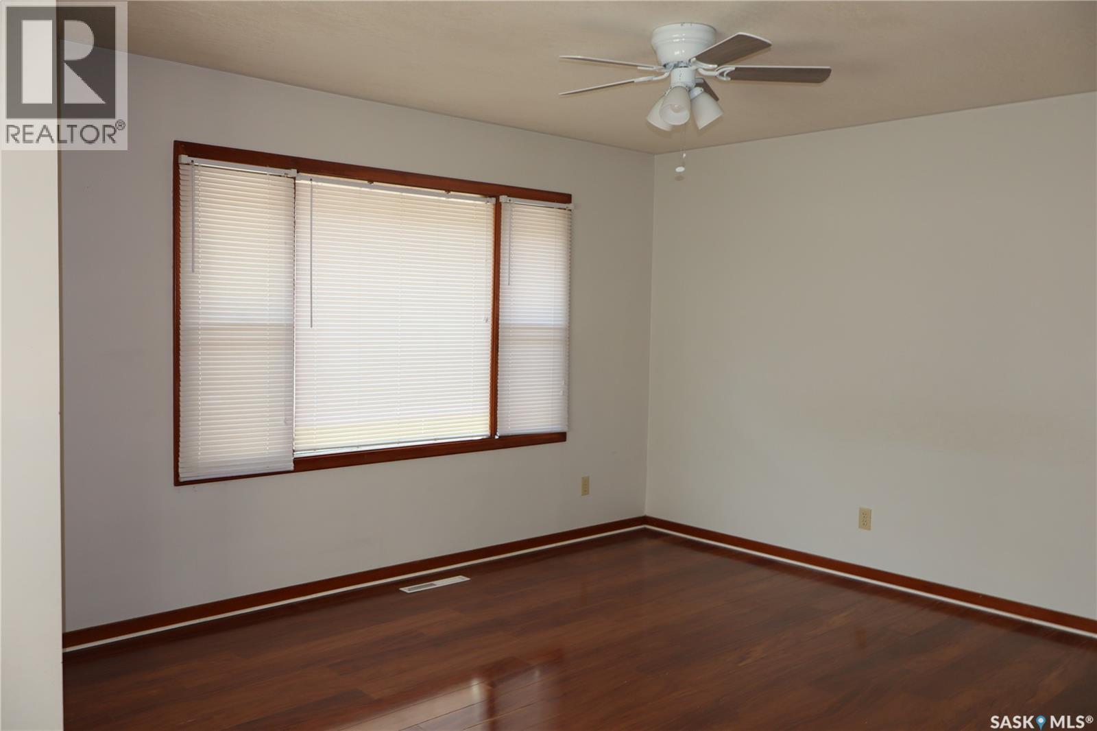 505 3Rd Avenue E, Assiniboia, SK - Indoor Photo Showing Other Room