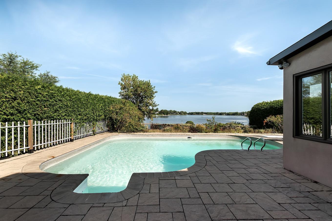 Piscine - 15215 Place Bellerive, Montréal (L'Île-Bizard/Sainte-Geneviève), QC - Outdoor With In Ground Pool With Backyard