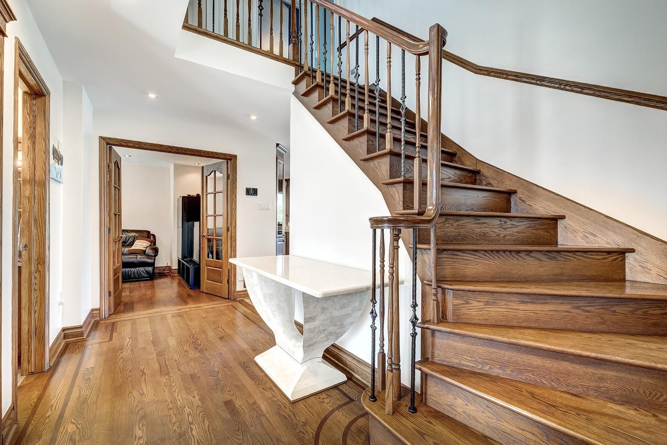 Escalier - 15215 Place Bellerive, Montréal (L'Île-Bizard/Sainte-Geneviève), QC - Indoor Photo Showing Other Room