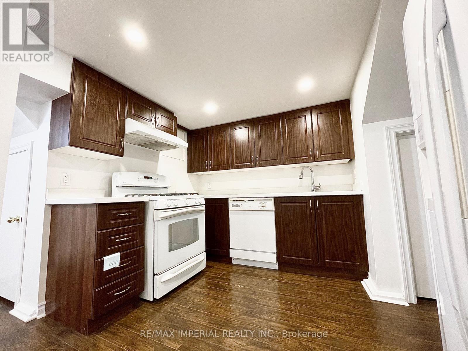 Bsmt - 254 Browndale Crescent, Richmond Hill, ON - Indoor Photo Showing Kitchen