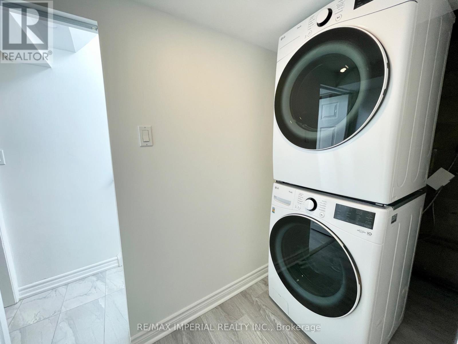 Bsmt - 254 Browndale Crescent, Richmond Hill, ON - Indoor Photo Showing Laundry Room