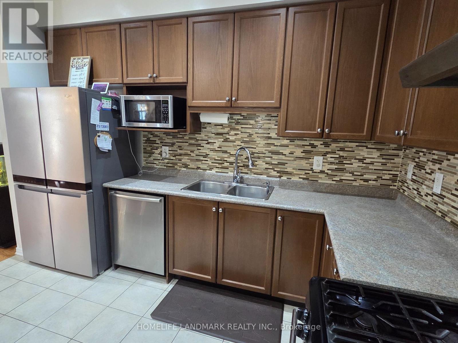 17 Birchfield Crescent, Caledon, ON - Indoor Photo Showing Kitchen With Double Sink