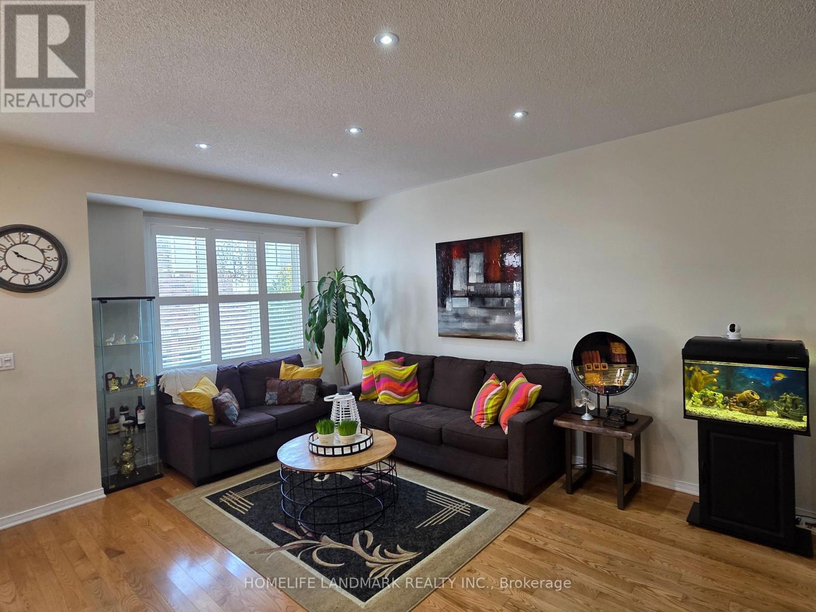 17 Birchfield Crescent, Caledon, ON - Indoor Photo Showing Living Room
