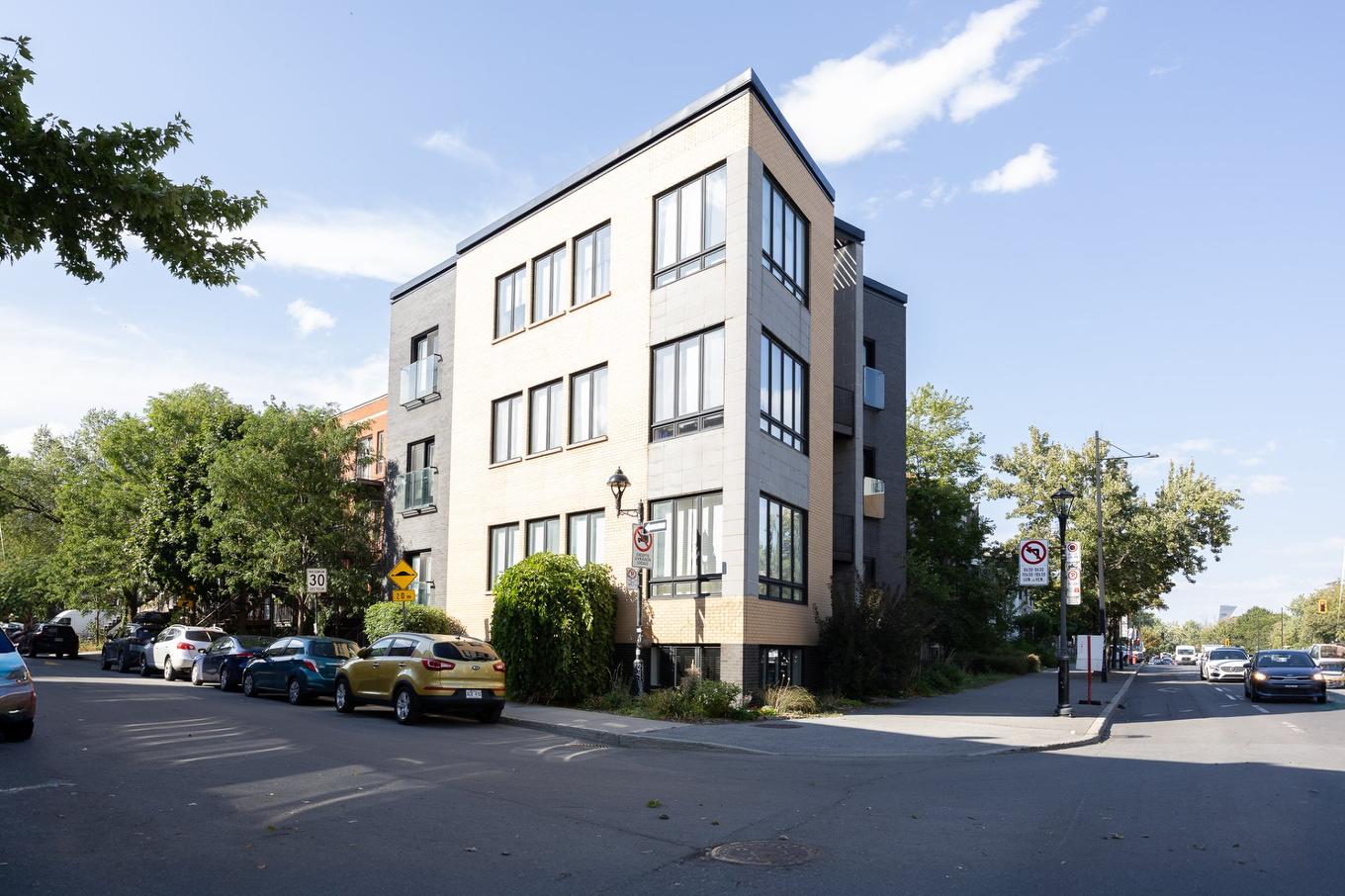 Façade - 2165 Rue Sherbrooke E., Montréal (Le Plateau-Mont-Royal), QC - Outdoor