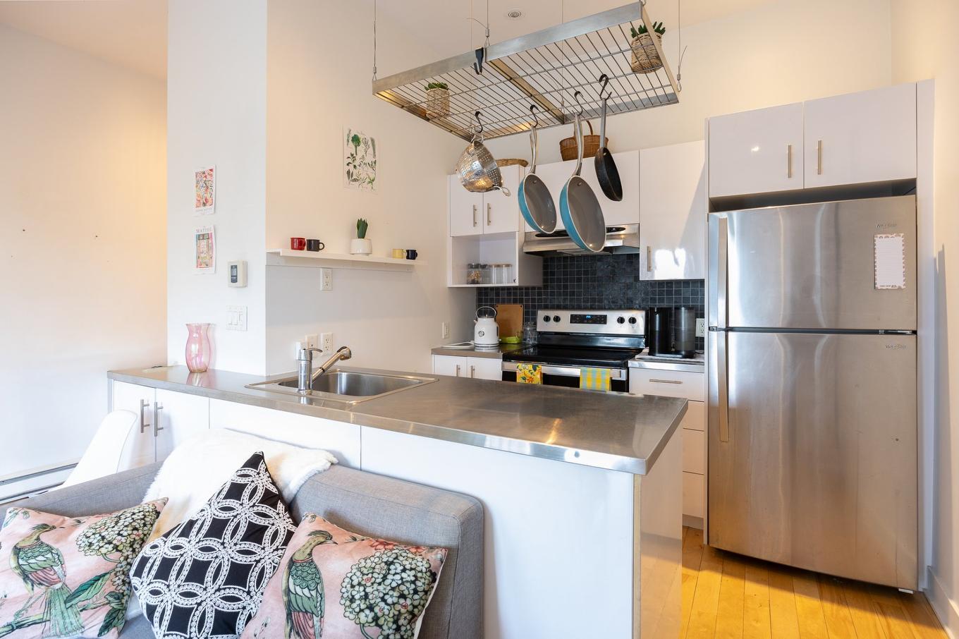 Cuisine - 2165 Rue Sherbrooke E., Montréal (Le Plateau-Mont-Royal), QC - Indoor Photo Showing Kitchen