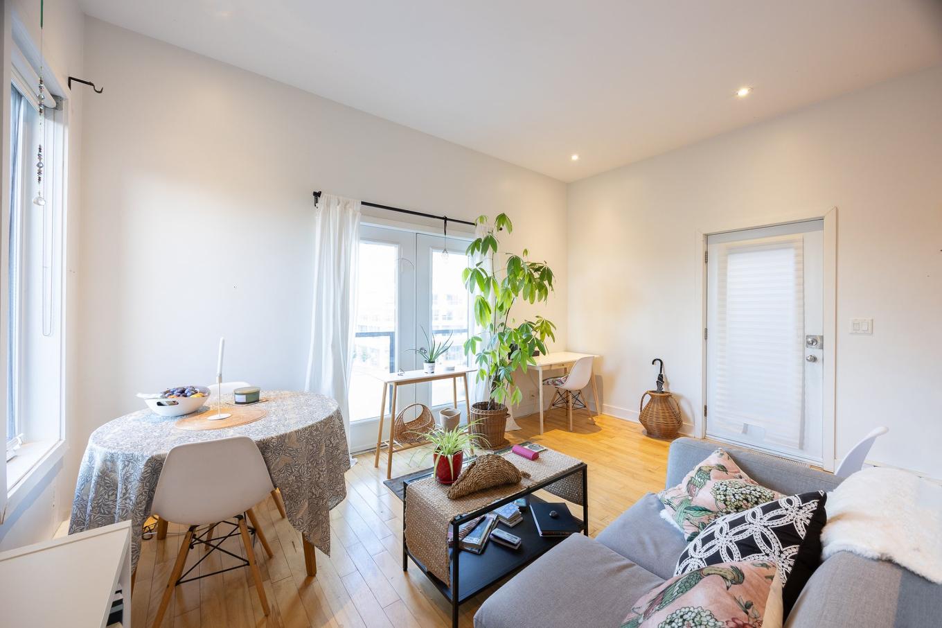 Vue d'ensemble - 2165 Rue Sherbrooke E., Montréal (Le Plateau-Mont-Royal), QC - Indoor Photo Showing Living Room