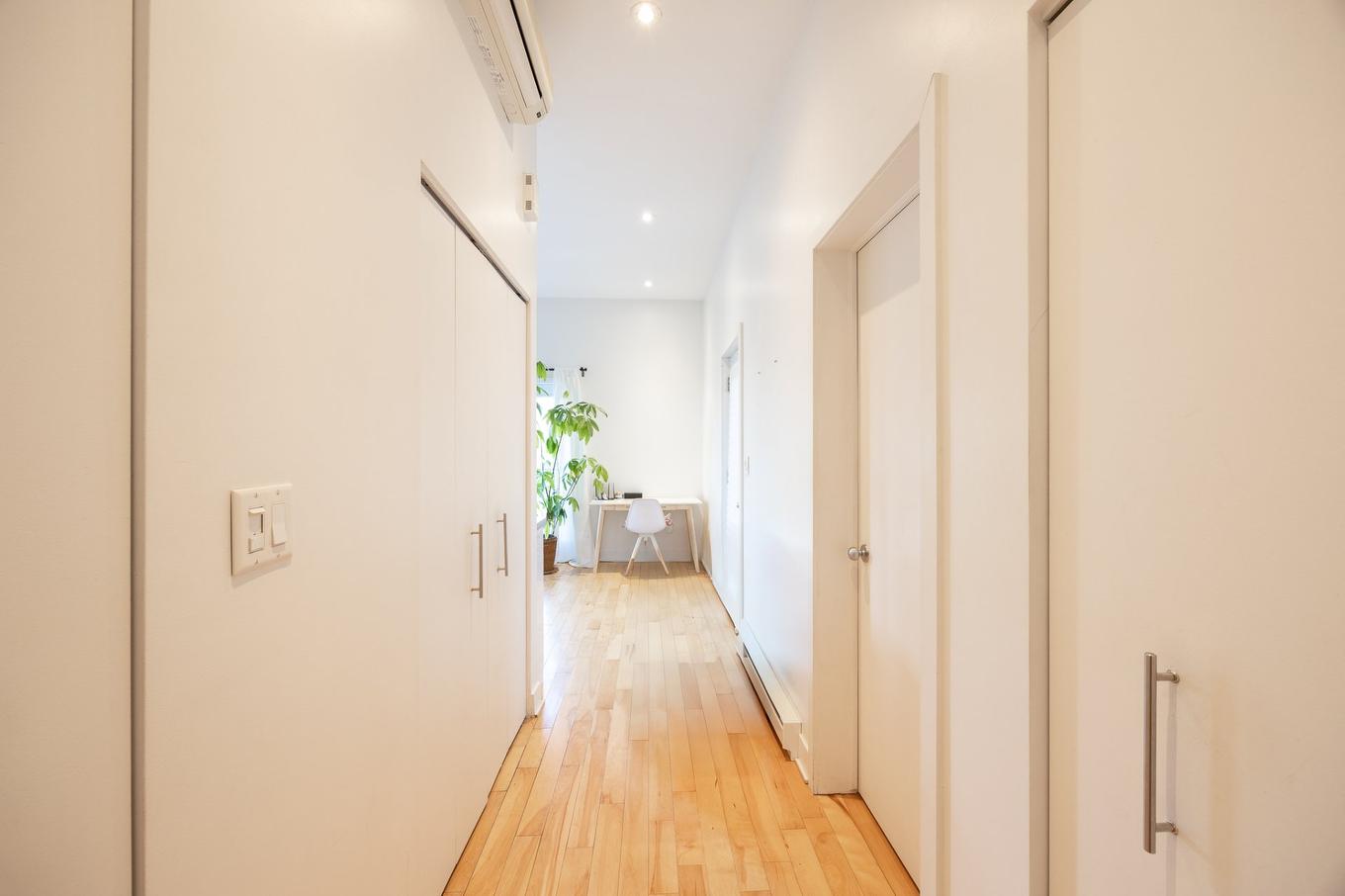 Vue d'ensemble - 2165 Rue Sherbrooke E., Montréal (Le Plateau-Mont-Royal), QC - Indoor Photo Showing Other Room