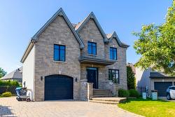 17 Rue de Darvault Candiac, QC J5R 6X4