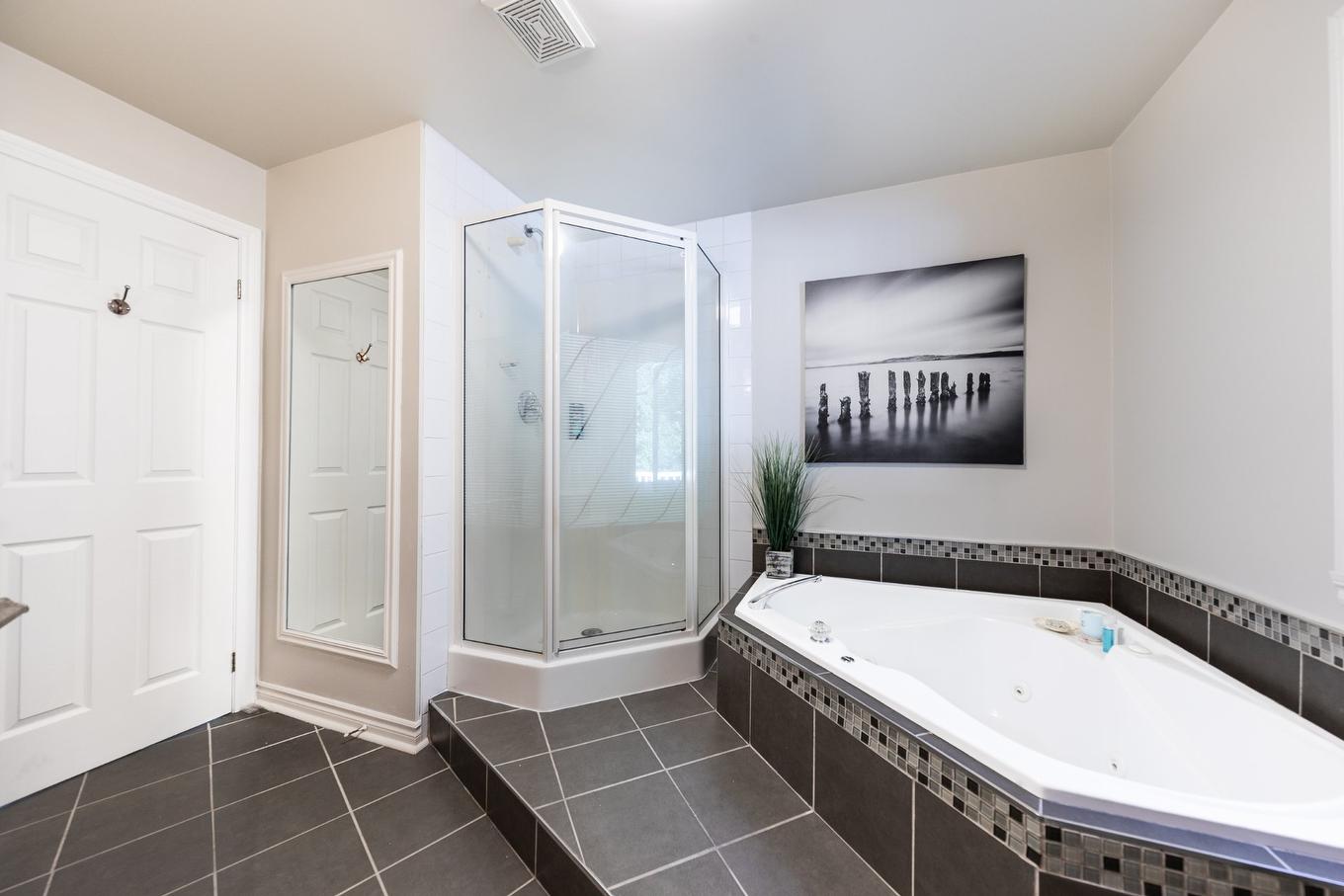 Salle de bains - 185 Rue Roger-Vanier, Venise-En-Québec, QC - Indoor Photo Showing Bathroom