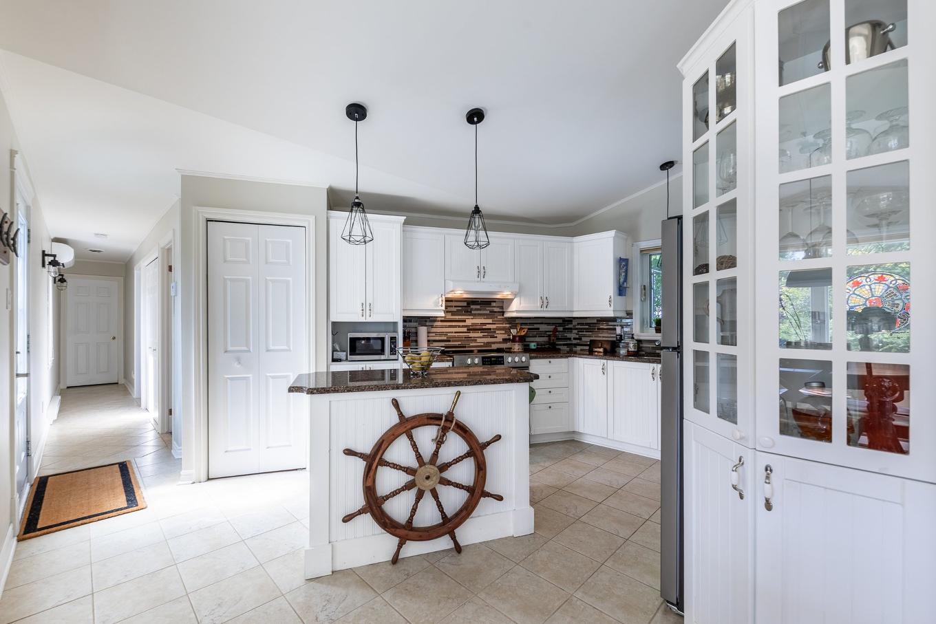 Cuisine - 185 Rue Roger-Vanier, Venise-En-Québec, QC - Indoor Photo Showing Kitchen