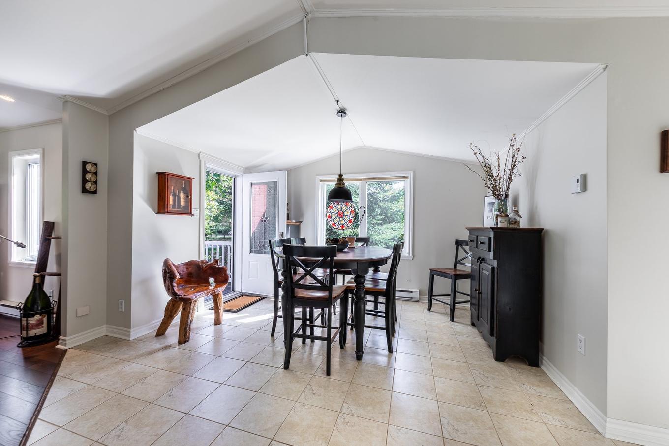 Salle à manger - 185 Rue Roger-Vanier, Venise-En-Québec, QC - Indoor Photo Showing Dining Room