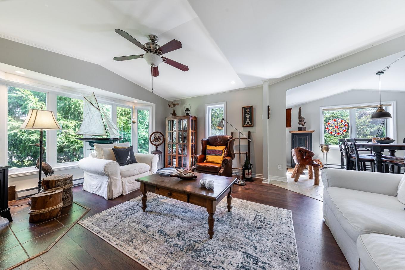 Salon - 185 Rue Roger-Vanier, Venise-En-Québec, QC - Indoor Photo Showing Living Room