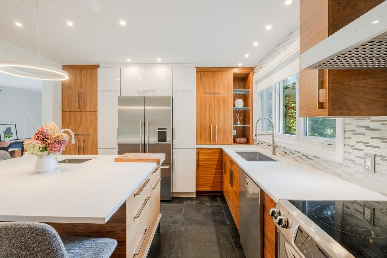 Kitchen - 480 Rue Montmagny, Sherbrooke (Les Nations), QC - Indoor Photo Showing Kitchen With Upgraded Kitchen