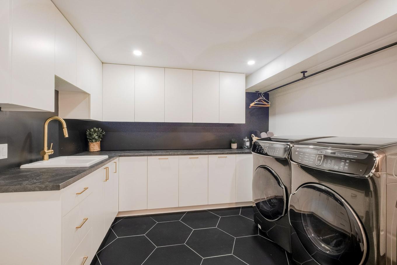 Laundry room - 480 Rue Montmagny, Sherbrooke (Les Nations), QC - Indoor Photo Showing Laundry Room