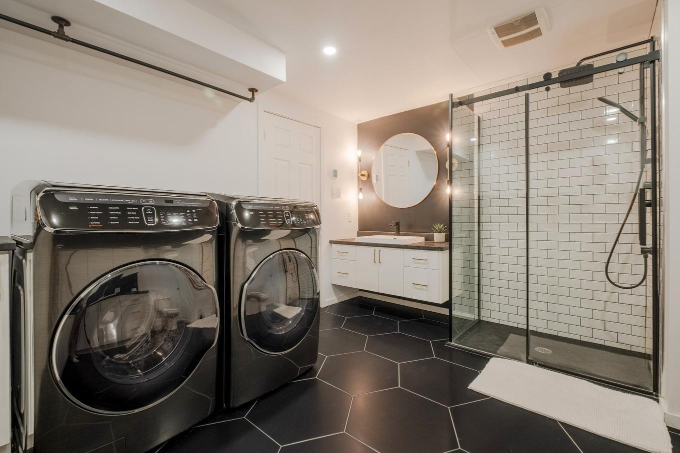 Bathroom - 480 Rue Montmagny, Sherbrooke (Les Nations), QC - Indoor Photo Showing Laundry Room