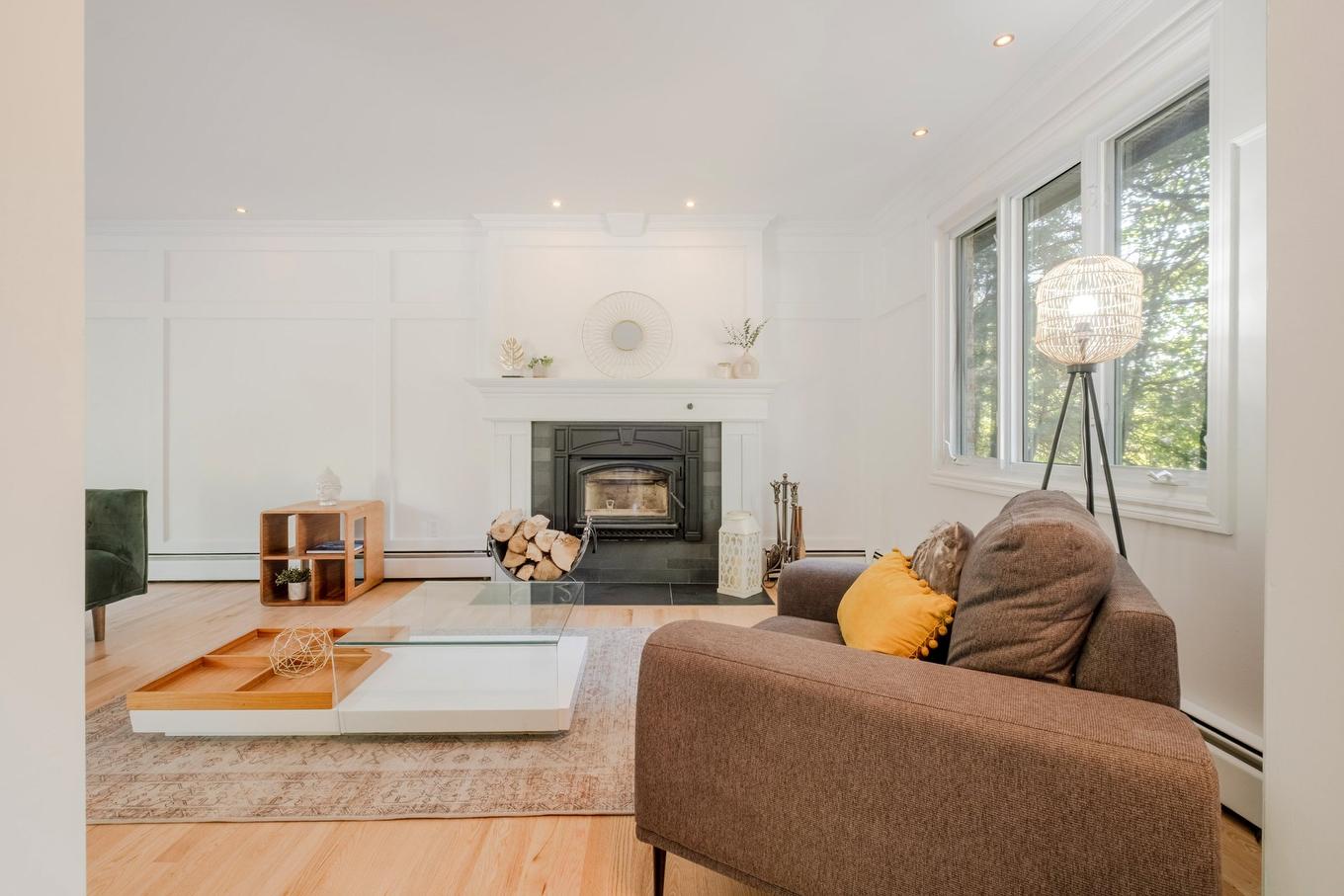 Living room - 480 Rue Montmagny, Sherbrooke (Les Nations), QC - Indoor Photo Showing Living Room With Fireplace