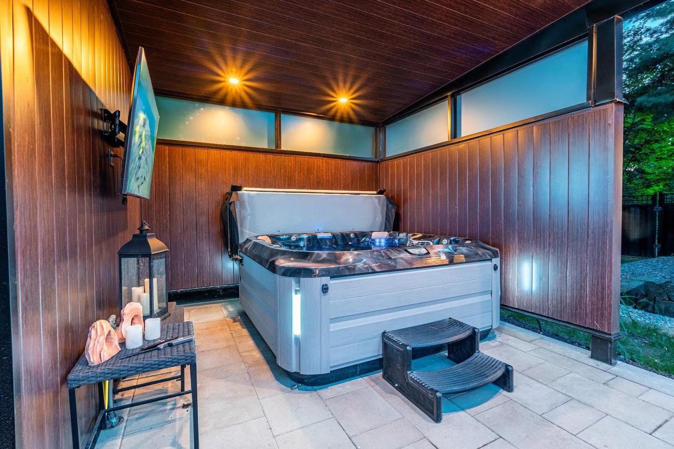 Hot tub - 480 Rue Montmagny, Sherbrooke (Les Nations), QC - Photo Showing Other Room